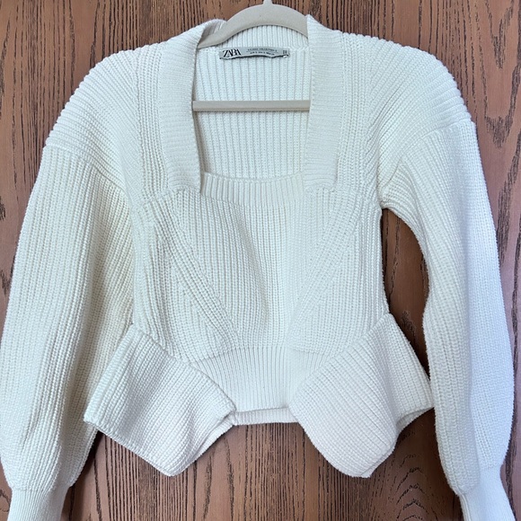 SOLD Zara Studio Collection white knitted heavy sweater - Picture 2 of 6